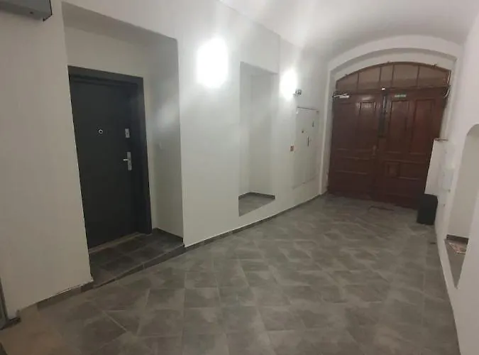 Monar Exclusive Center Free Parking In Garage