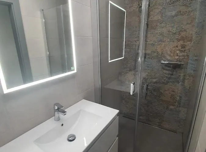 Monar Exclusive Center Free Parking In Garage